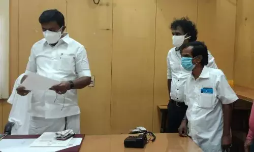 அடையாள பெற்ற செய்தியாளர்களை சட்டமன்ற கூட்டத் தொடரில் அனுமதிக்க வேண்டும்.