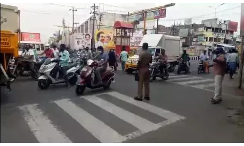 அச்சமின்றி  திரியும் பொதுமக்கள்....பலனற்றுபோகும் ஊரடங்கு...