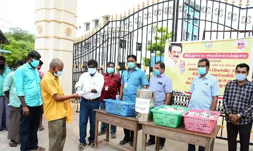 திருக்கோயில்கள் சார்பாக உணவு பொட்டலங்கள்...