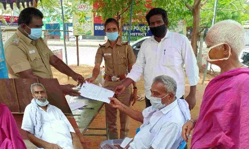 பெற்றோர்களை உணவின்றி தவிக்க விட்ட ஆறு பிள்ளைகள் மீது போலீசார் வழக்கு பதிவு.