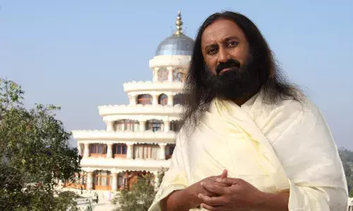 வாழும் கலை நிறுவனத்தை தோற்றுவித்த ஸ்ரீஸ்ரீ ரவிசங்கர்