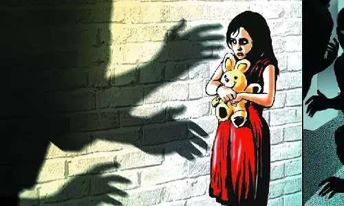 சிறுமிகளிடம் சில்மிஷம் ஊராட்சி செயலரை கைது செய்த போலீஸ்