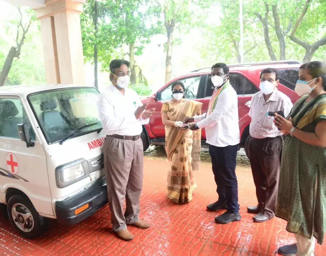 சொந்த செலவில் ஆம்புலன்ஸ்  -குமரி எம்.பி அசத்சல்