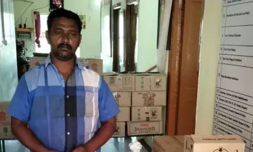 பதுக்கிய மது பாட்டில்கள் - பறிமுதல்.