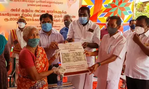 நாகையில் கொரோனா  நிவாரண நிதி வழங்கும் பணிகள் தொடக்கம்