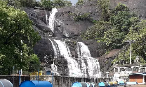 தொடர் மழை -குற்றால அருவியில் நீர்வரத்து அதிகரிப்பு.