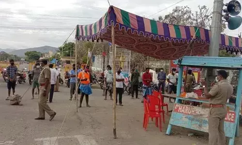 வெளியவா வர்றீங்க..? : அரூரில் ஊர் சுற்றியவர்கள்  வாகனம் பறிமுதல்