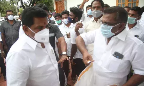 கடல் சீற்றத்தால் ஏற்பட்ட பாதிப்புகள் - ஆய்வு மேற்கொண்ட  அனிதா.