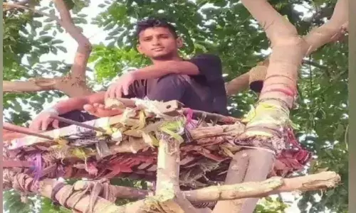 தனிமைப்படுத்தி கொள்ளுங்கள் - தனி வழியை தேடிய ஆந்திர வாலிபர்.