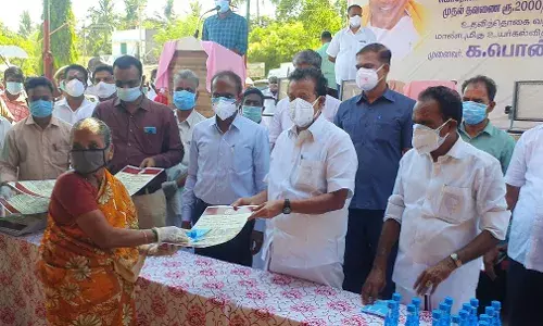 கொரானா நிவாரணம் அமைச்சர் வழங்கினார்