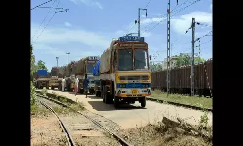 மயிலாடுதுறைக்கு  வந்த  தொலுங்கானாபுழுங்கல் அரிசி மயிலாடுதுறைக்கு  வந்த  தொலுங்கானாபுழுங்கல் அரிசி