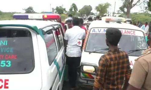 விபத்தில்  இறந்தவரின் உடலை எடுத்துச் செல்வதில் போட்டி