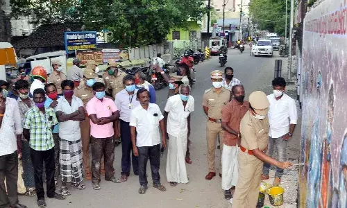 கொரோனா விழிப்புணர்வு சுவர் ஓவியங்கள் - தொடங்கி வைத்த துணை ஆணையர்.