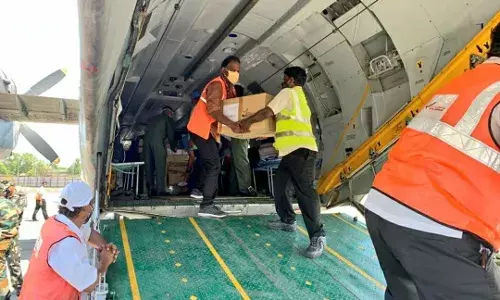 டெல்லியில் இருந்து சென்னைக்கு  மருத்துவ உபகரணங்கள் வந்திறங்கின