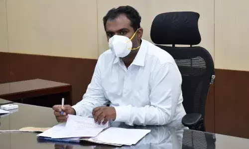 மதுரை மாவட்ட புதிய  கலெக்டராக அனீஸ்சேகர் பொறுப்பேற்றார்..