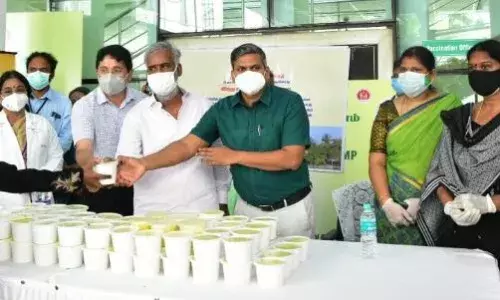ஓமந்தூரார் அரசு மருத்துவமனையில் 5000 பேருக்கு உணவு!