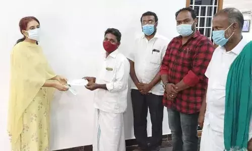 புதுக்கோட்டையில் டீ மொய் விருந்து தொகை,  முதலமைச்சர் நிவாரண நிதிக்கு வழங்கல்