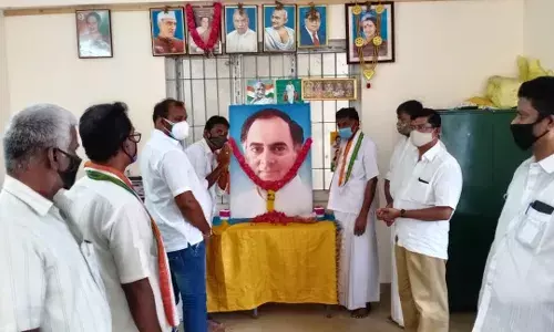 கரூரில்  ராஜீவ்காந்தி 30வது நினைவு நாள்:  காங்கிரசார் மலரஞ்சலி
