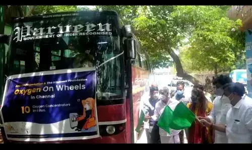 ஸ்டான்லி அரசு ஆஸ்பத்திரிக்கு ஆக்சிஜன் செறிவூட்டி பஸ்கள் வழங்கல்