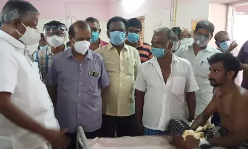 மாஞ்சோலை விபத்து -காயமடைந்தவர்களை சந்தித்து முன்னாள் சபாநாயகர் ஆறுதல்