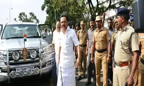 மதுரையில் முதல்வர் ஸ்டாலின் காரை மறித்த விளையாட்டு வீரர்
