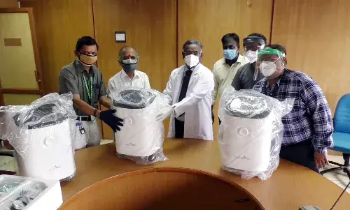 திருவாரூர் அரசு மருத்துவமனைக்கு 10 ஆக்சிஜன் செறிவூட்டும் கருவி தனியார் நிறுவனம் வழங்கல்