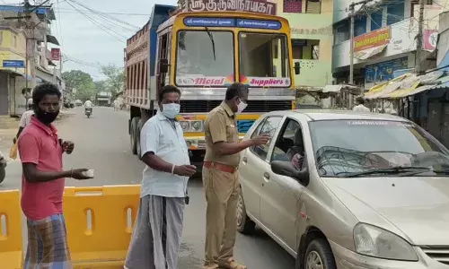 கபசுர குடிநீர் வழங்கிய காவல்துறையினர்