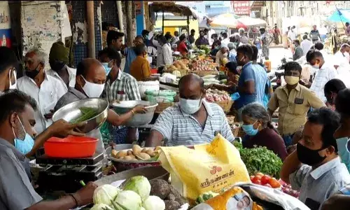 ஊரடங்கை முன்னிட்டு அதிக விலைக்கு விற்பனை