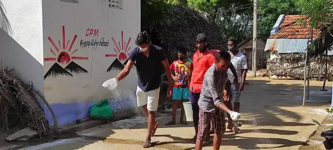 திருச்செங்கோட்டில்  இளைஞர்கள் கொரோனா தடுப்பு சேவைப்பணி