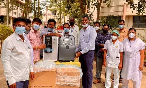 வாணியம்பாடியில்  ஆக்சிஜன் செறிவூட்டும்  கருவிகளை வழங்கிய தன்னார்வலர்கள்