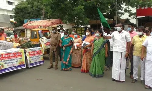 அயப்பாக்கம் பகுதியில் நடமாடும் காய்கறி வாகனத்தை தொடங்கி வைத்த எம்.எல்.ஏ கணபதி