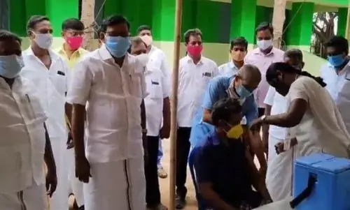 பெரிய ஒபுலபுரம் தடுப்பூசி முகாம்: கும்மிடிப்பூண்டி எம்எல்ஏ துவக்கினார்