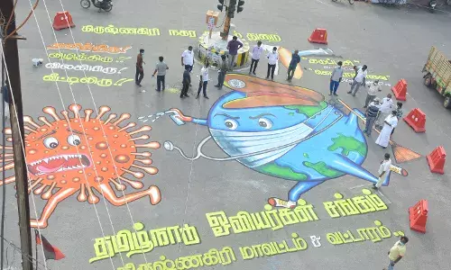 கிருஷ்ணகிரியில் கொரோனா தொற்று குறித்த   பிரம்மாண்ட விழிப்புணர்வு ஓவியம் கிருஷ்ணகிரியில் கொரோனா தொற்று குறித்த   பிரம்மாண்ட விழிப்புணர்வு ஓவியம்
