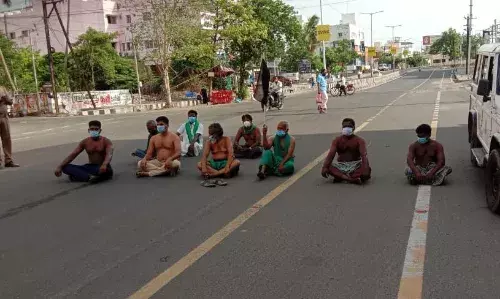 வேளாண் சட்டங்களை ரத்து செய்ய வலியுறுத்தி அய்யாக்கண்ணு தலைமையில் போராட்டம்