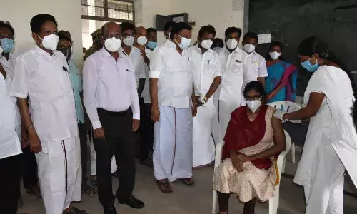 துறையூர் தொகுதியில் தடுப்பூசி முகாம் அமைச்சர் கே.என். நேரு தொடங்கி வைத்தார் துறையூர் தொகுதியில் தடுப்பூசி முகாம் அமைச்சர் கே.என். நேரு தொடங்கி வைத்தார்