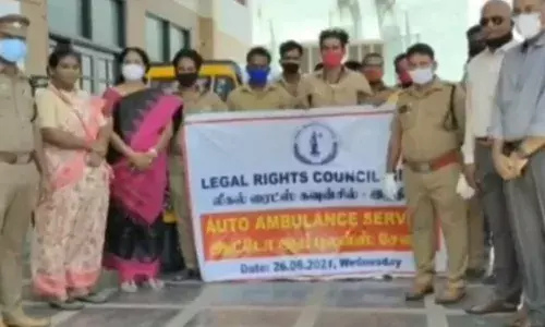 கொரோனா நோயாளிகள் வசதிக்காக திருவள்ளூரில் ஆட்டோ ஆம்புலன்ஸ் சேவை தொடக்கம் கொரோனா நோயாளிகள் வசதிக்காக திருவள்ளூரில் ஆட்டோ ஆம்புலன்ஸ் சேவை தொடக்கம்