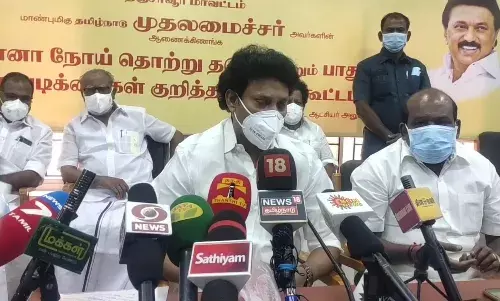 தடுப்பு பணிகளுக்கு ஆசிரியர்களை கட்டாயப்படுத்த மாட்டோம் அமைச்சர் மகேஷ் பொய்யமொழி தடுப்பு பணிகளுக்கு ஆசிரியர்களை கட்டாயப்படுத்த மாட்டோம் அமைச்சர் மகேஷ் பொய்யமொழி
