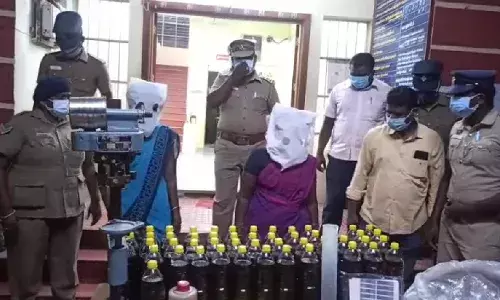 செங்கல்பட்டு: எரிசாராயத்தை கொண்டு போலி மதுபானம் தயாரித்த 2 பேர் கைது!