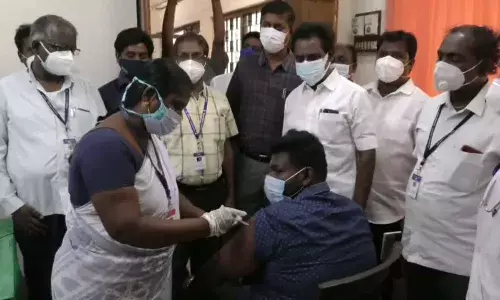 காஞ்சிபுரம் மின்வாரிய தொழிலாளர்களுக்கு சிறப்பு தடுப்பூசி முகாம்! காஞ்சிபுரம் மின்வாரிய தொழிலாளர்களுக்கு சிறப்பு தடுப்பூசி முகாம்!