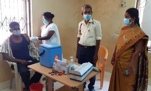 புதுக்கோட்டை மாவட்டம் குளத்தூரில் கொரோனா தடுப்பூசி முகாம்