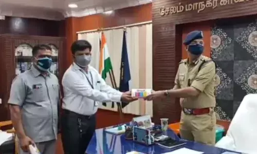 சேலம் போலீசாருக்கு நோய் எதிர்ப்பு சக்தி மாத்திரைகள் வழங்கல்! சேலம் போலீசாருக்கு நோய் எதிர்ப்பு சக்தி மாத்திரைகள் வழங்கல்!
