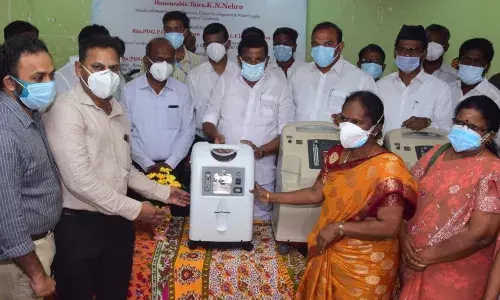 திருச்சி மருத்துவமனைக்கு 160 ஆக்சிஜன் செறிவூட்டும் கருவிகளை   அமைச்சர் கே.என்,நேரு வழங்கல்