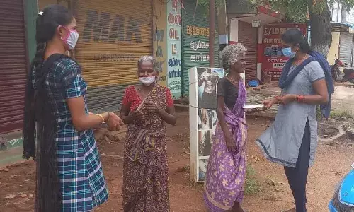 நெல்லை- யாசித்து பெற்ற பணத்தில் ஆதரவற்றவர்களுக்கு உணவளிக்கும் திருநங்கைகள்.