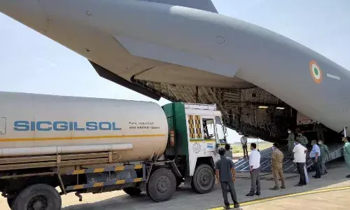 3 காலி ஆக்சிஜன் டேங்கர் லாரிகளை ராஞ்சிக்கு ராணுவ விமானம் கொண்டு சென்றது