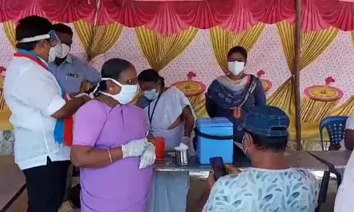 திருக்கழுகுன்றம்: தடுப்பூசி முகாம்-திருப்போரூர் எம்.எல்.ஏ. துவக்கினார்