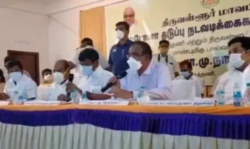 பள்ளிப்பட்டு பேரூராட்சி செயல் அலுவலர்  இடமாற்றம் - அமைச்சர் உத்தரவு!