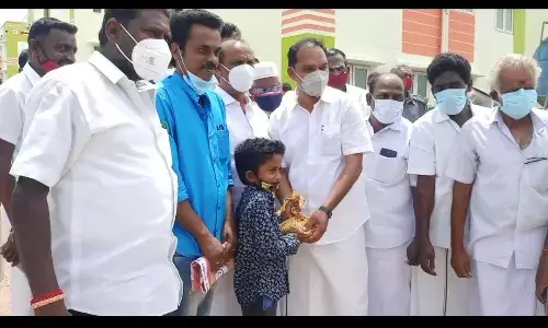 புதுக்கோட்டையில் 2வகுப்பு படிக்கும் மாணவன் சேமிப்பு பணம் ரூ 2 ஆயிரத்தை முதலமைச்சர் நிவாரண நிதிக்கு வழங்கினார்