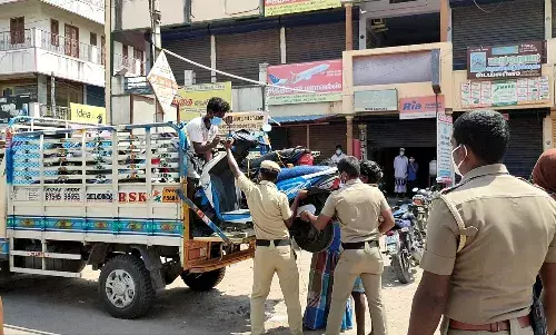பெரம்பலூர் அருகே ஊரடங்கை மீறிய   வாகனங்கள் பறிமுதல்