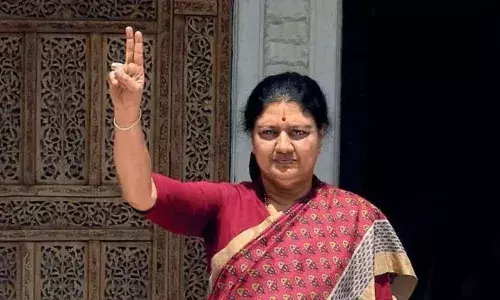 கருவாடு கூட மீன் ஆகுமாம்-ஆனா சசிகலா அதிமுக உறுப்பினராக ஆக முடியாதாம்-முன்னாள் அமைச்சர்