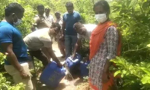 வாணியம்பாடி அருகே  கள்ளச்சாராயம் மற்றும்  சாராய ஊறல் அழிப்பு.